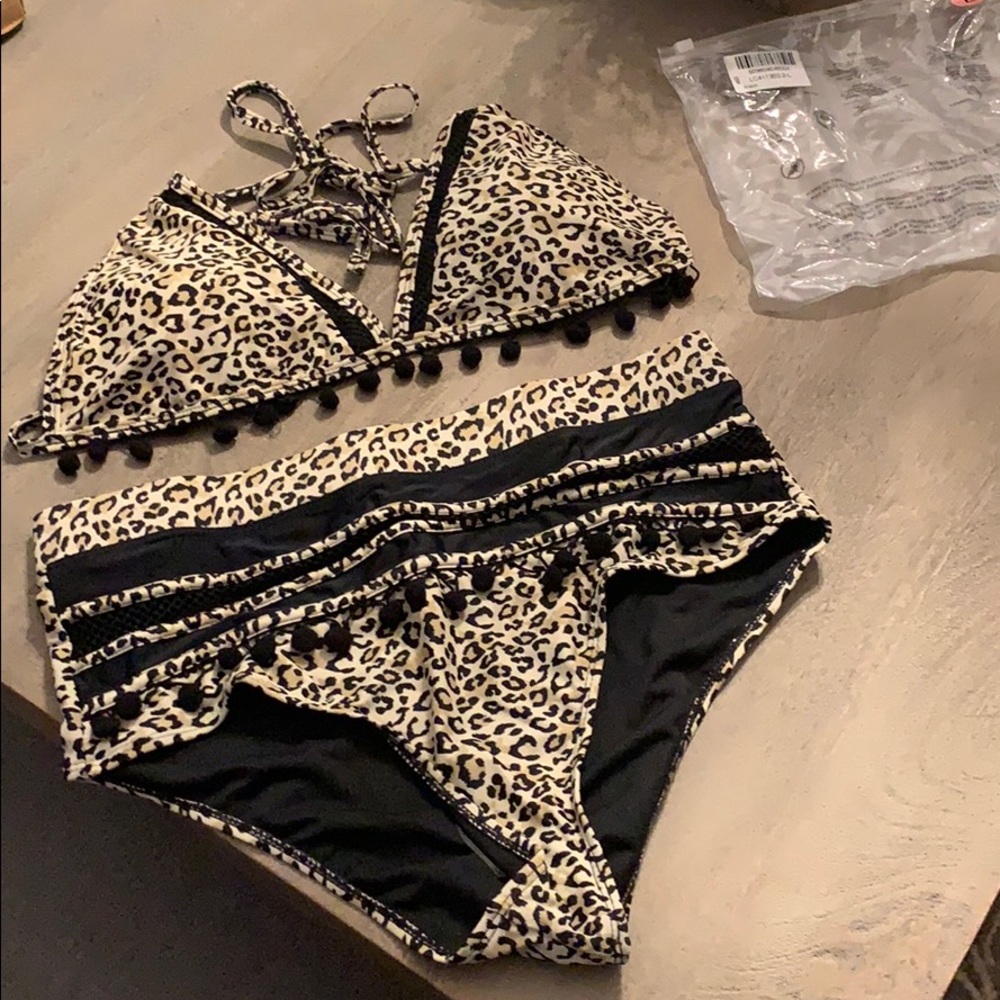High waisted leopard bikini